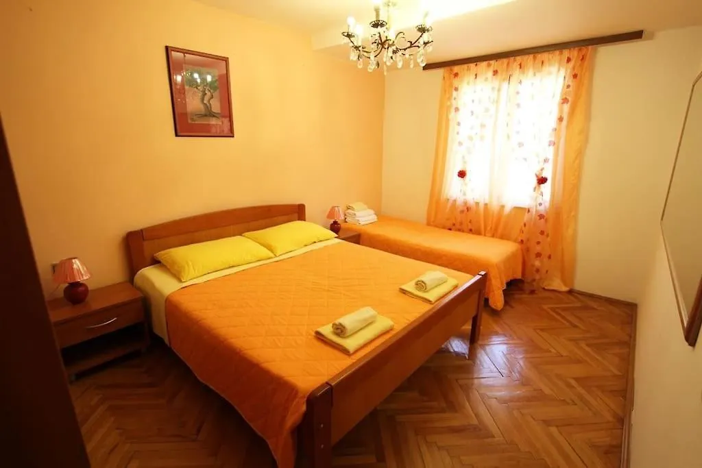 Apartments With A Parking Space Pula - 15757