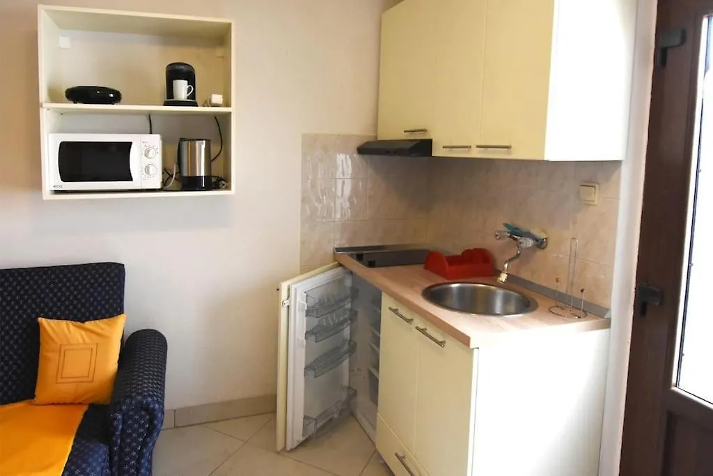 Apartments With A Parking Space Pula - 15757