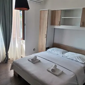 Elin's In Center Apartman